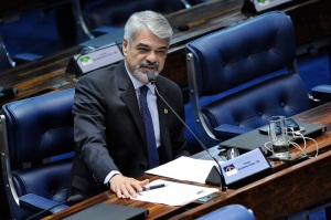 Senador ouviu a garantia do presidente da Petrobras